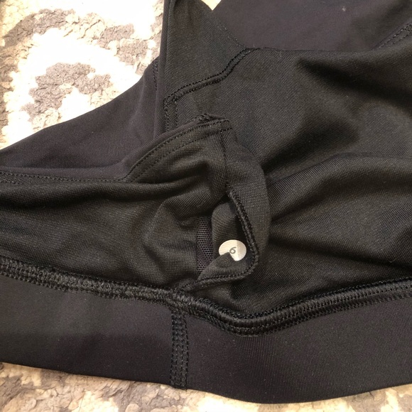 Lululemon Energy sports bra in black, size 6 - Picture 8 of 8